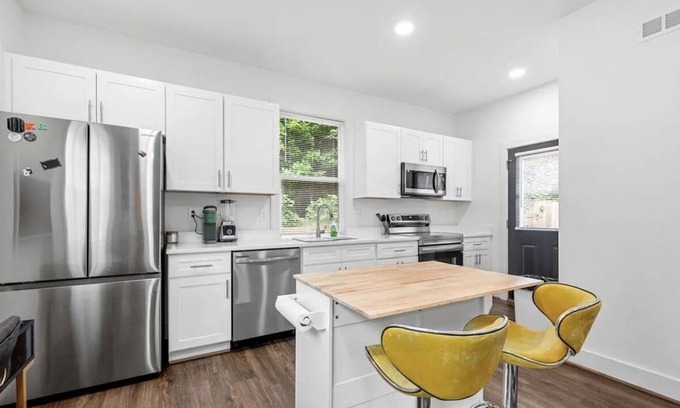 Atlanta Cottage | Charming 2-bedroom cottage in amazing Atlanta with fitness room, WiFi