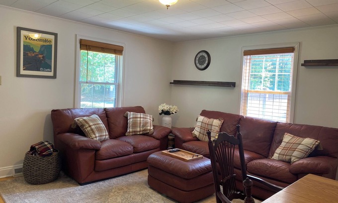 Durham Cottage | Charming 2-bedroom cottage located on a beautiful property. AC, Wifi, & laundry