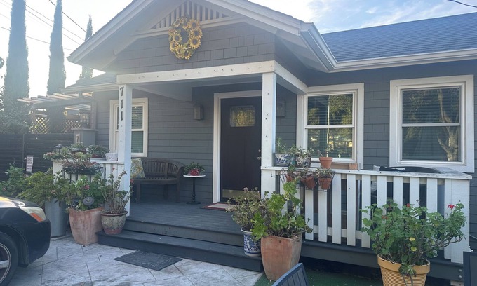 Napa Cottage | Charming 2-bedroom cottage with WiFi and AC in serene Napa