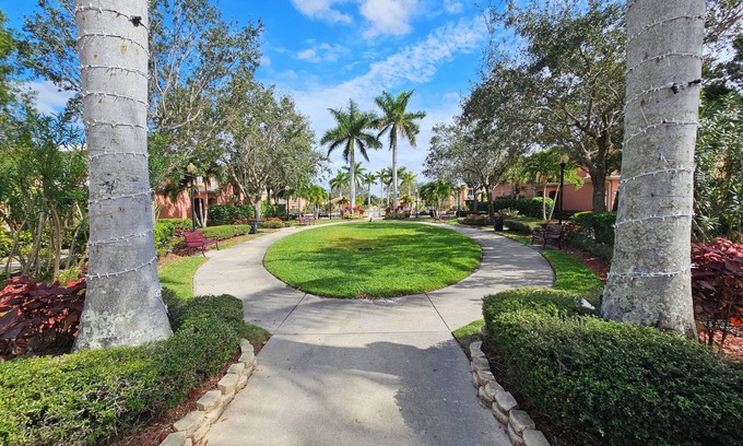 Estero Condo | Charming 2-bedroom/Den condo with fitness room, WiFi in fantastic Estero J