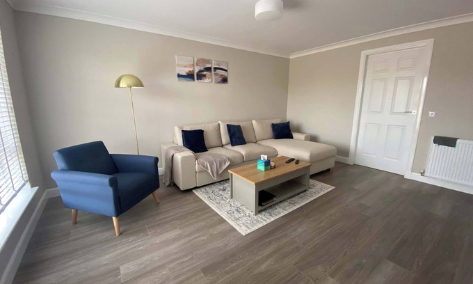 King's Park House | Charming 2-Bedroom Home with Private Driveway