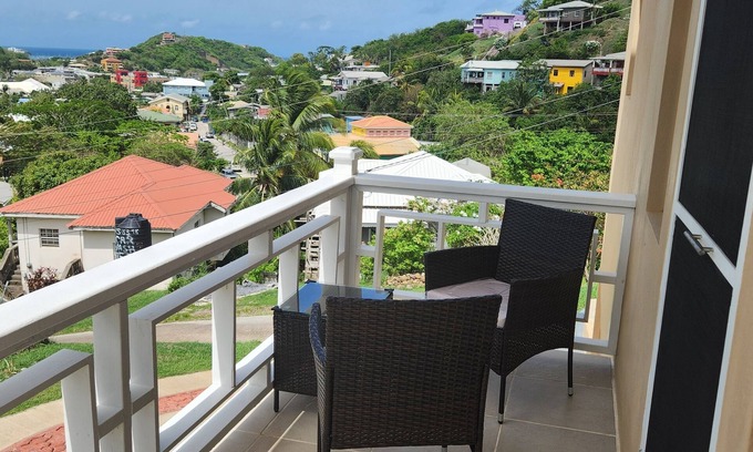 The Lime Apartment | Charming 2-bedroom apartment in lovely St. George's with AC, WiFi