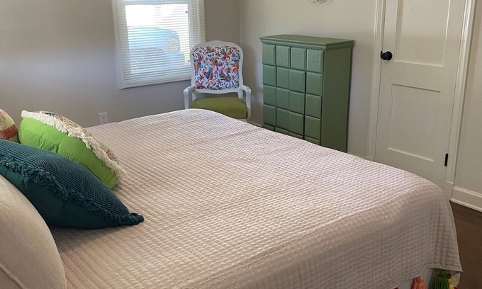 Gunter Afs House | Charming 2-bedroom house with WiFi and AC in brilliant Montgomery