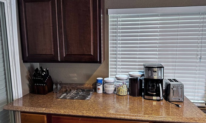Arden-Arcade House | Charming 2-bedroom house in serene Sacramento with AC, WiFi
