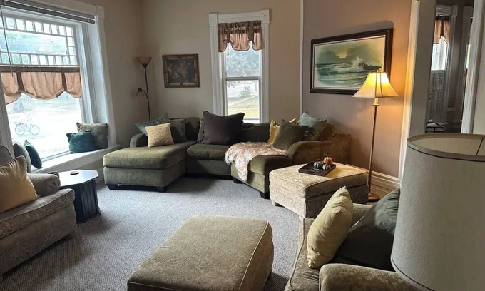 Beloit House | Charming 2-bedroom Home Near Downtown Beloit/Beloit College