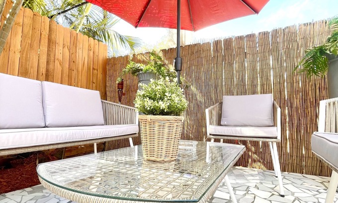 Central Naples House | Charming 2 bedroom home