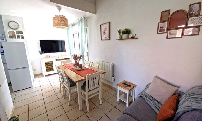 Prayssac House | Charming 2-bedroom house in serene Prayssac with swimming Pool
