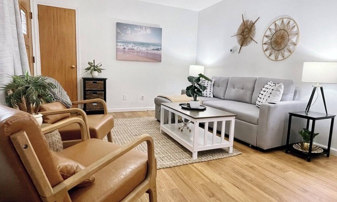 Sandusky House | Charming 2-bedroom house with views of Cedar Point!