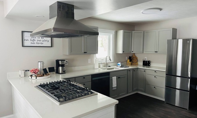 Sherrill House | Charming 2-bedroom house in Sherrill