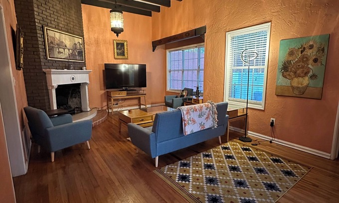 Sanford House | Charming 2-bedroom house, walking distance of downtown Sanford with AC and WiFi