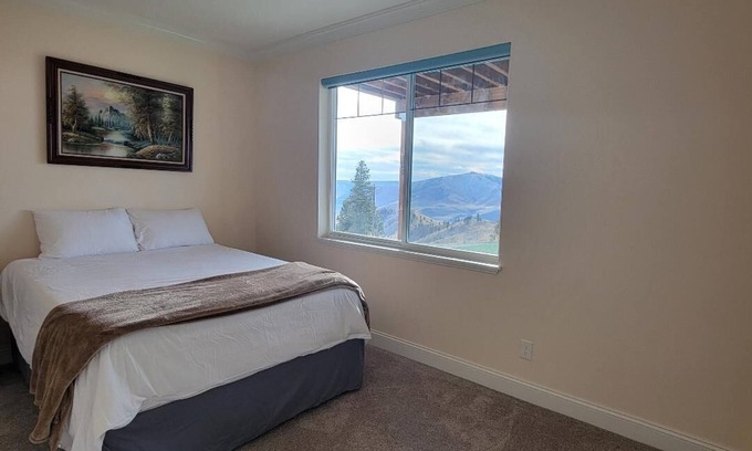 Chelan House | Charming 2-bedroom house in delightful Chelan with WiFinHelicopter tours, view