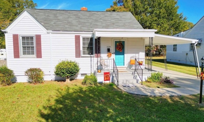 Wilson House | Charming 2-bedroom house in Wilson with Central Heating & Cooling