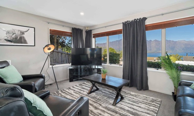 Fernhill Apartment | Charming 2 bedroom with fantastic views!
