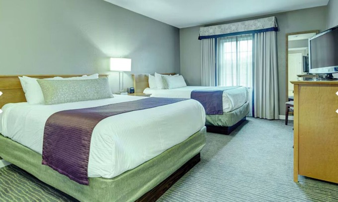 Hancock Resort | Charming 2-bedroom resort in marvelous Hancock with AC, fitness room, WiFi