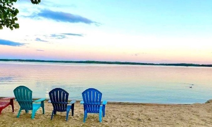 Walker House | Charming 2-bedroom RV on the Beach of Leech Lake!