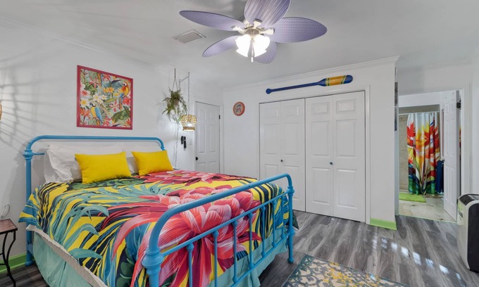 Navarre Cottage | Charming 2-bedroom suite in soothing Navarre with AC, WiFi