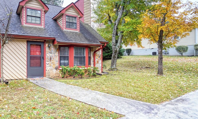 Marietta House | Charming 2-bedroom townhome with AC, WiFi in enjoyable Marietta