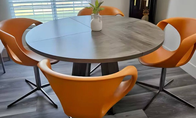 Los Angeles House | Charming 2-bedroom house in beautiful Los Angeles with AC