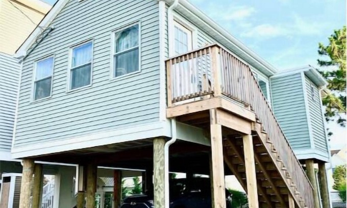 Normandy Beach Resort | Charming 2-bedroom resort with WiFi, AC in Mantoloking