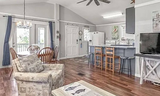 Port St. Joe House | Charming 2-bedroom house with WiFi and AC in tranquil Port St. Joe