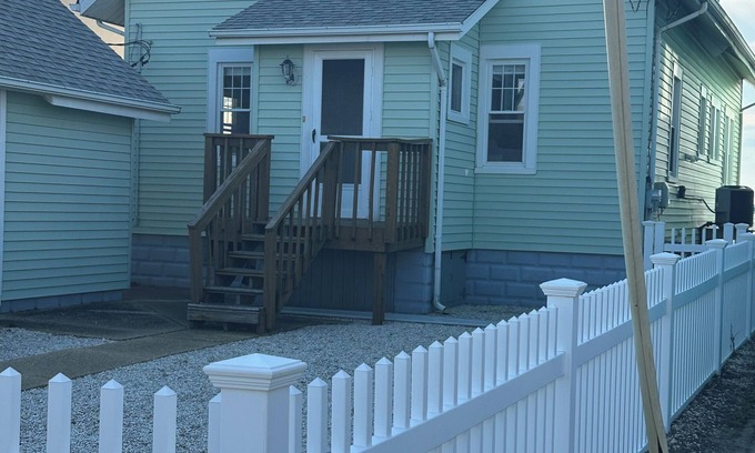 Ortley Beach Cottage | Charming 2-bedroom cottage in Seaside Park