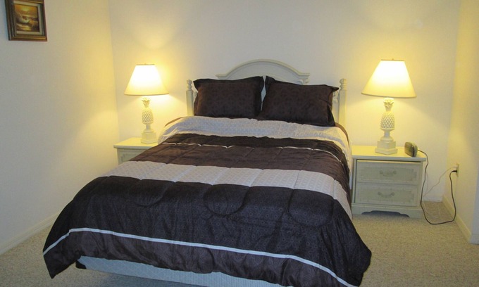 Plantation Villa | Charming 2-bedroom villa overlooking a lake in fabulous Venice with AC