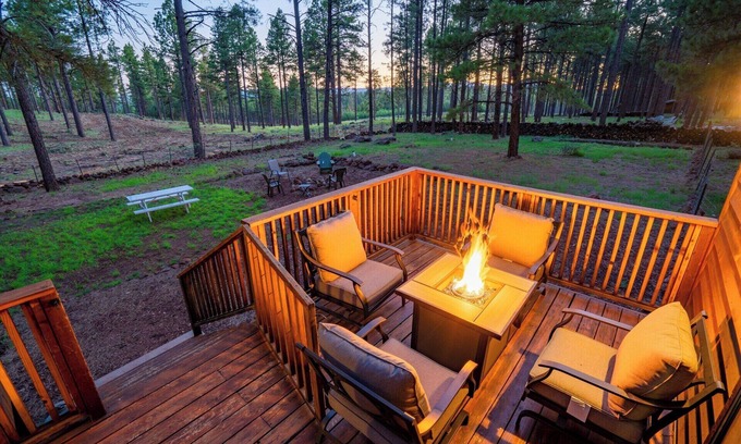 Parks Cabin | Charming 2-bedroom with loft cabin with AC, WiFi in tranquil Parks, AZ. Sleeps 6