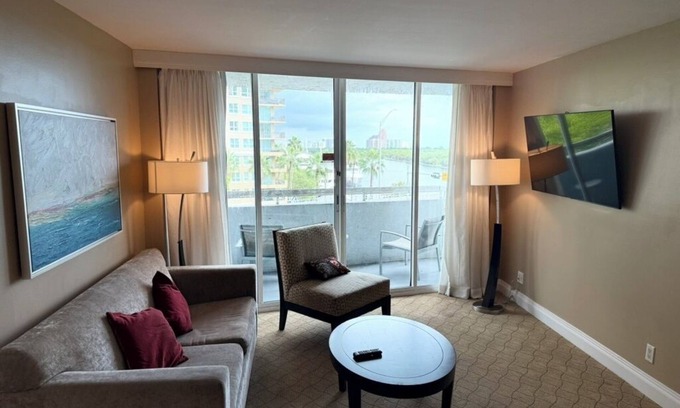 East Fort Lauderdale Condo | Charming 2-BR condo with, fitness room in Ft. Lauderdale and 2 blocks from beach