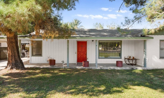 Escobedo Historic District House | Charming 2-BR Farmhouse | Backyard Views
