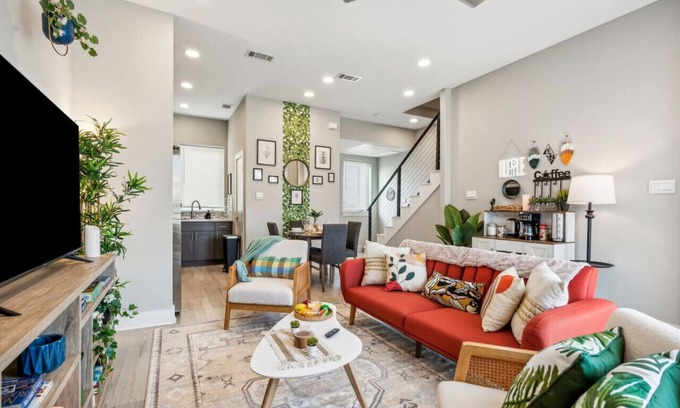 Fort Worth House | Charming 2BDTownhouse: JOYfull &Magnolia walkable!
