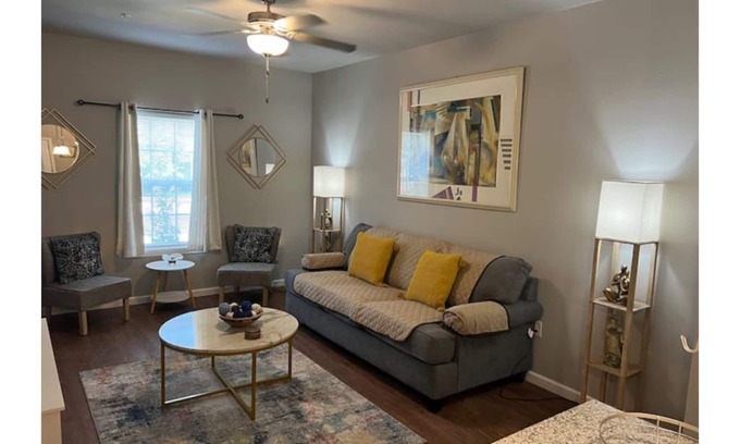 Valdosta Apartment | Charming 2BR Easy Access to VSU, SGMC & Downtown