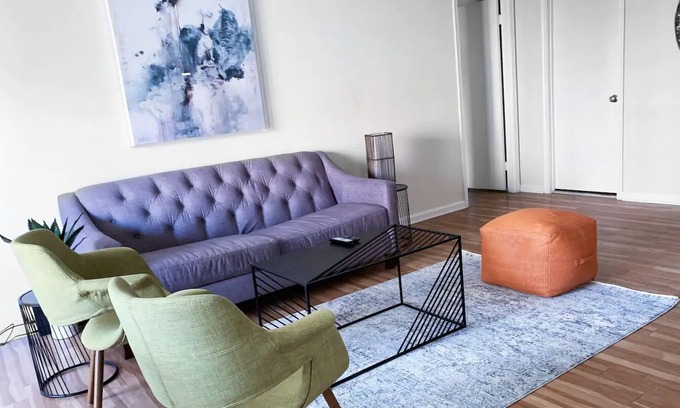 Pentagon City Apartment | Charming 2BR in Crystal/Pentagon City- Metro/Mall