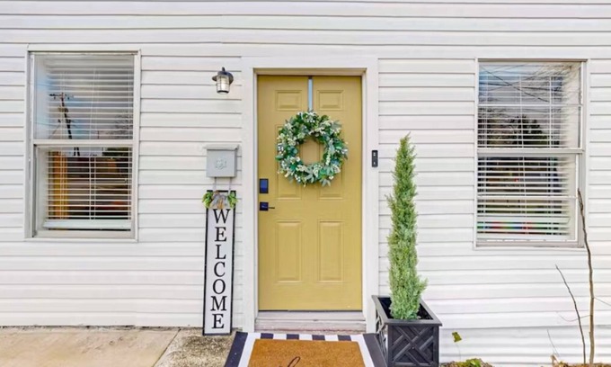 Mahncke Park House | Charming 2BR Retreat w/Private Yard – Walk to Botanical Gardens & Near Fort Sam