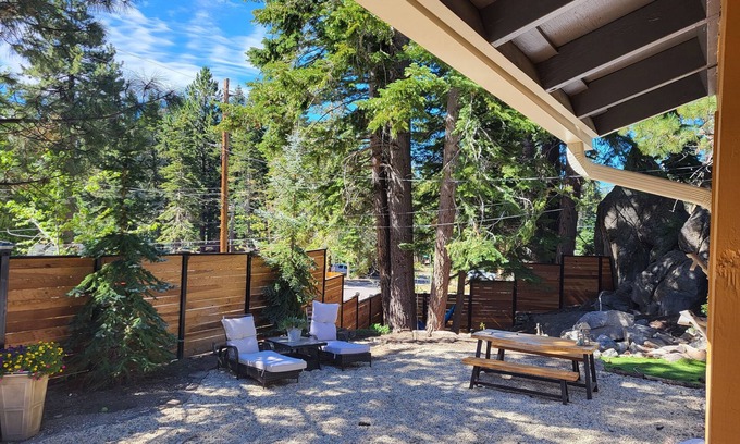 Stateline House | Charming 3-bd home w/skiing, hiking, downtown activities close by. Pets ok
