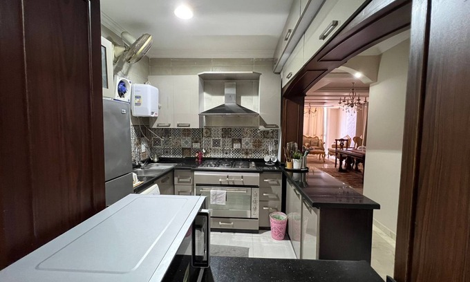 Nasr City Apartment | Charming 3-bedroom apartment with AC and WiFi in Cairo Governorate