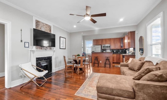 Charlotte House | Charming 3 Bed Bungalow Blocks from Uptown