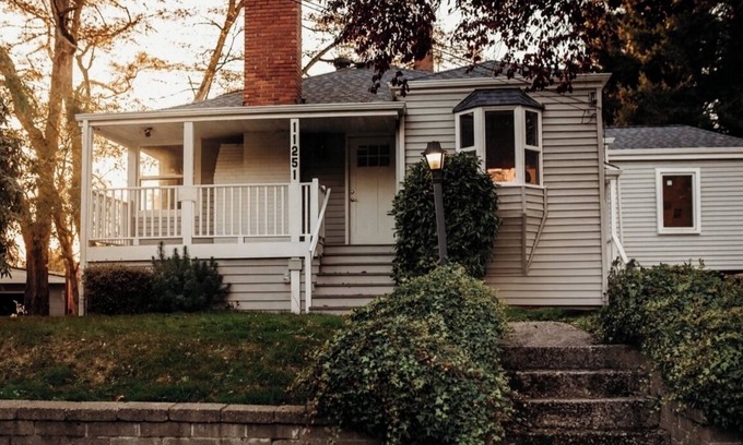 Highline House | Charming 3-Bed Bungalow near SODO + Downtown Seattle