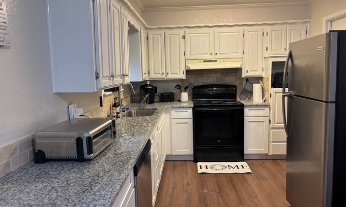 South Oklahoma City House | Charming 3-bedroom house with WiFi, AC in wonderful Oklahoma City
