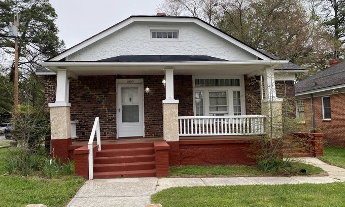 Petersburg House | CHARMING 3 BEDROOM 2 BATHROOM HOUSE