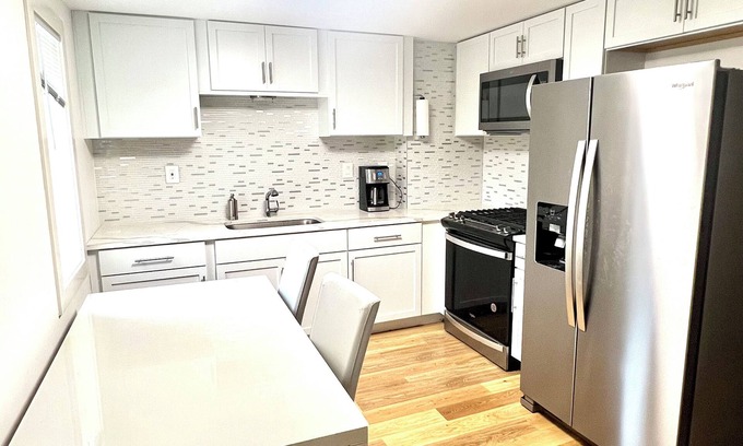 Irving Park Apartment | Charming 3-bedroom apartment with AC and WiFi in marvelous Chicago