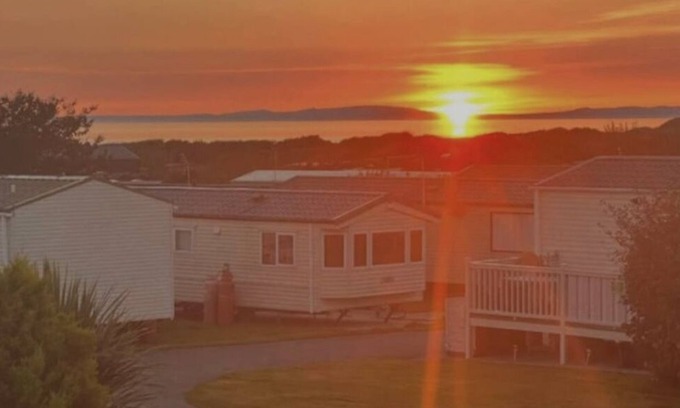Morecambe House | Charming 3-bedroom caravan with AC, WiFi in fantastic Morecambe