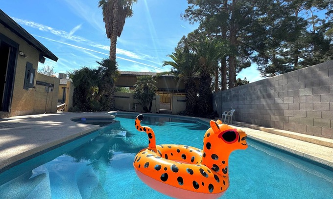 North Las Vegas Cottage | Charming 3-bedroom cottage in fantastic Las Vegas with Pool