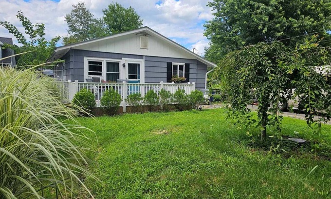 New Paltz Cottage | Charming 3-bedroom cottage with AC and WiFi in serene New Paltz