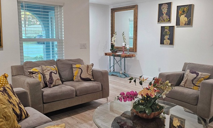 Central Naples Cottage | Charming 3-bedroom cottage in delightful Naples with WiFi, AC