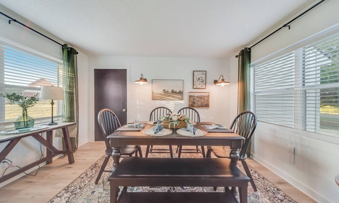 Westminster Cottage | Charming 3-bedroom cottage with picturesque sunsets