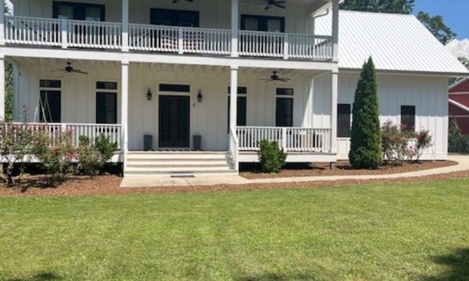 Fletcher Other | Charming 3-bedroom farmhouse with Pool &Hot Tub in Asheville Fletcher area
