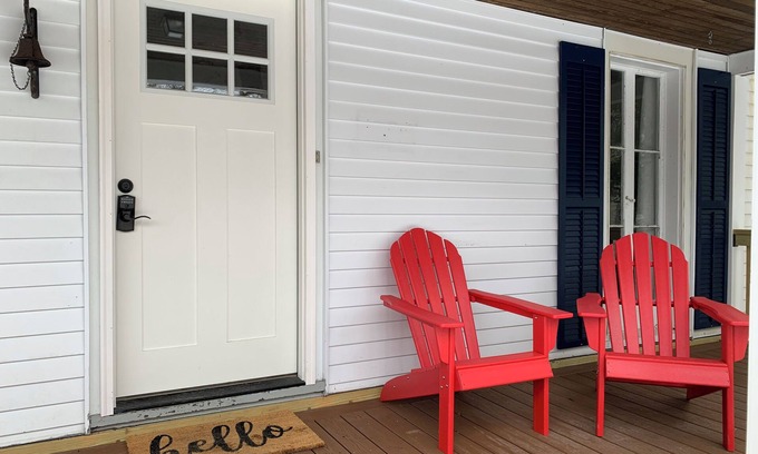 Lenox House | Charming 3-bedroom farmhouse in Lenox