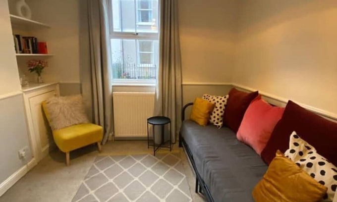 Cheltenham House | Charming 3 bedroom Home in the Heart of Cheltenham