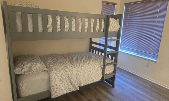 Southwestern Sacramento House | Charming 3-bedroom house with AC in Sacramento