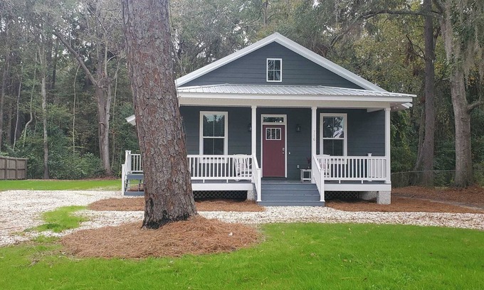 Darien House | Charming 3-bedroom home within walking distance to downtown area/FLETC friendly
